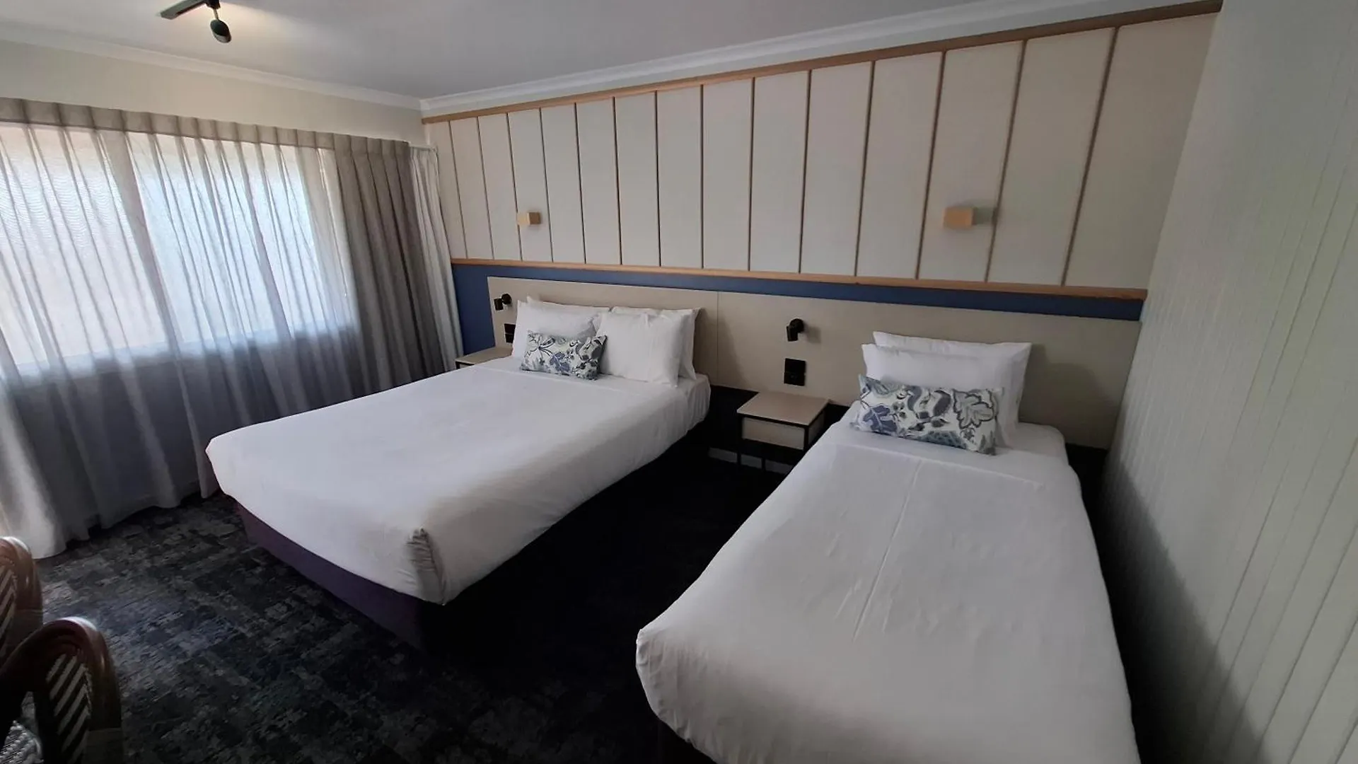 Nightcap At Queens Beach Hotel Bowen
